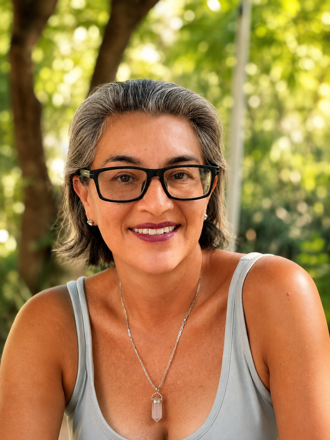 Ireri Ramos, fundadora de Unalome Inner Balance, en un entorno natural.